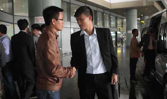 Chiều qua, Công Vinh cùng đồng đội đã trở về Hà Nội sau khi thất bại ở AFF Cup 2012.